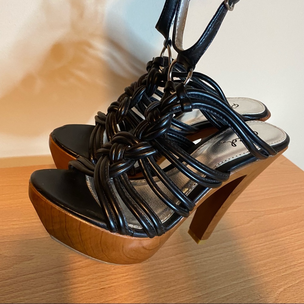 ❤️Pretty ankle strap heels 👠